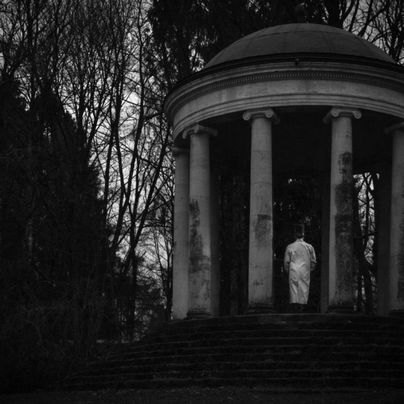 Man with Hat - Pavillon